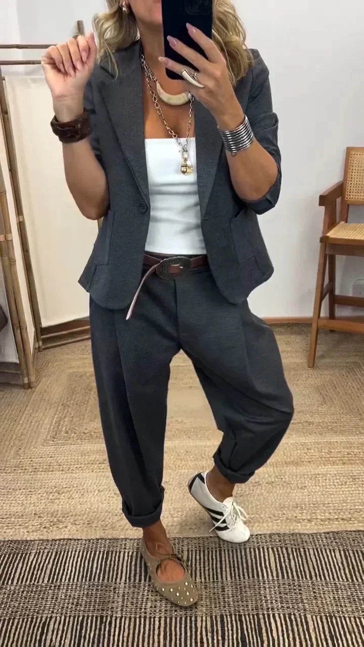 💼 Damkostym – Kavaj med krage och byxor, strykfri och klassisk look 👖